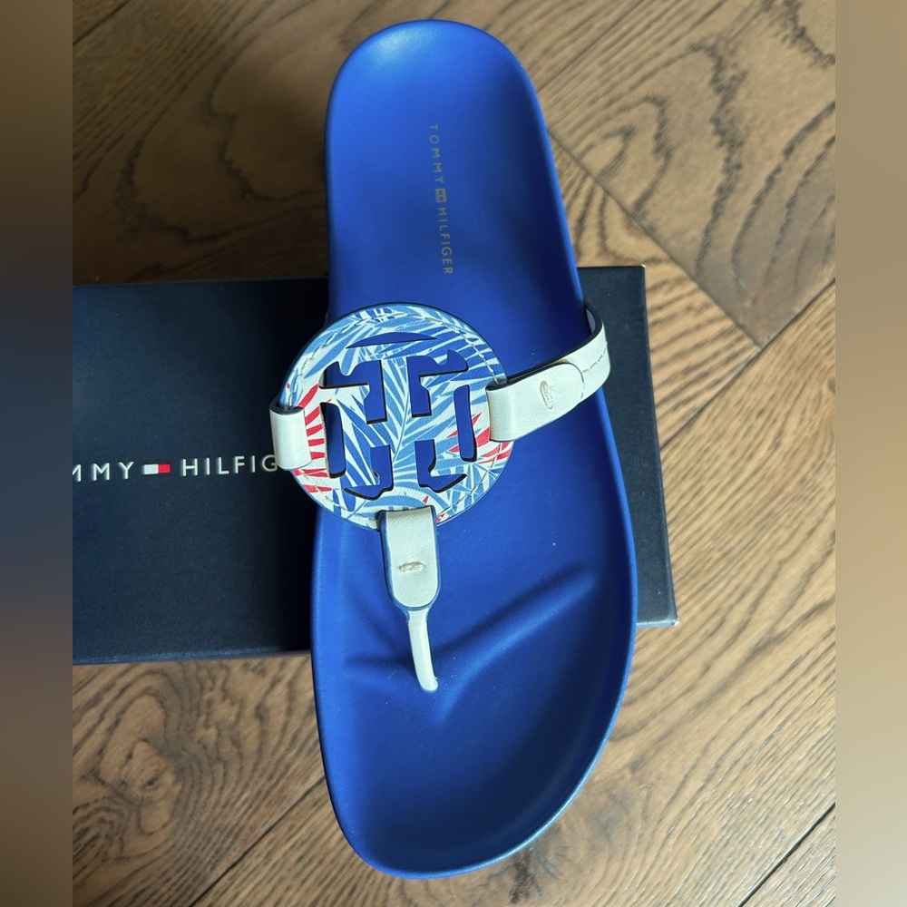 New in Box. Tommy Hilfiger Red, White & Blue Relina Sandals Size 8.5M - Picture 9 of 11